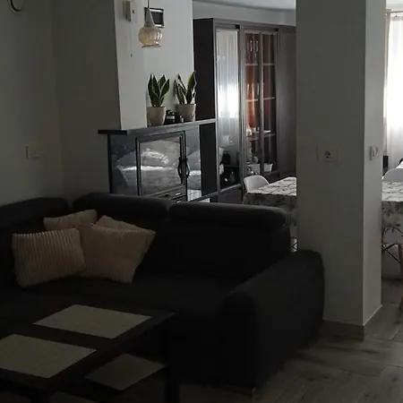 Nad Jeziorem Maniowy
