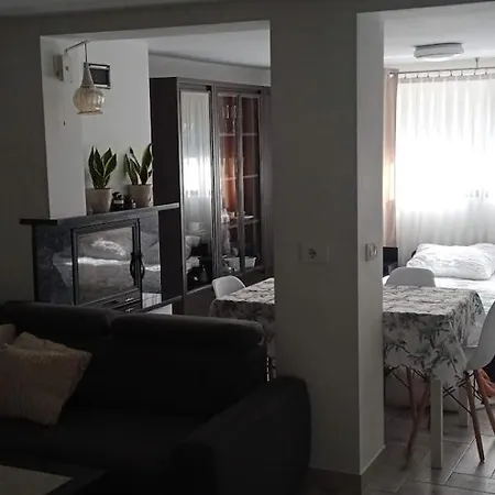 Nad Jeziorem Habitación en casa particular Maniowy