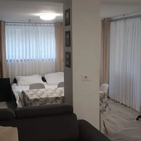 Nad Jeziorem Habitación en casa particular *